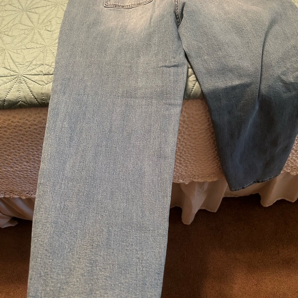 *Time & Tru mid rise boyfriend slim crop jean size 18 light wash - Picture 11 of 12